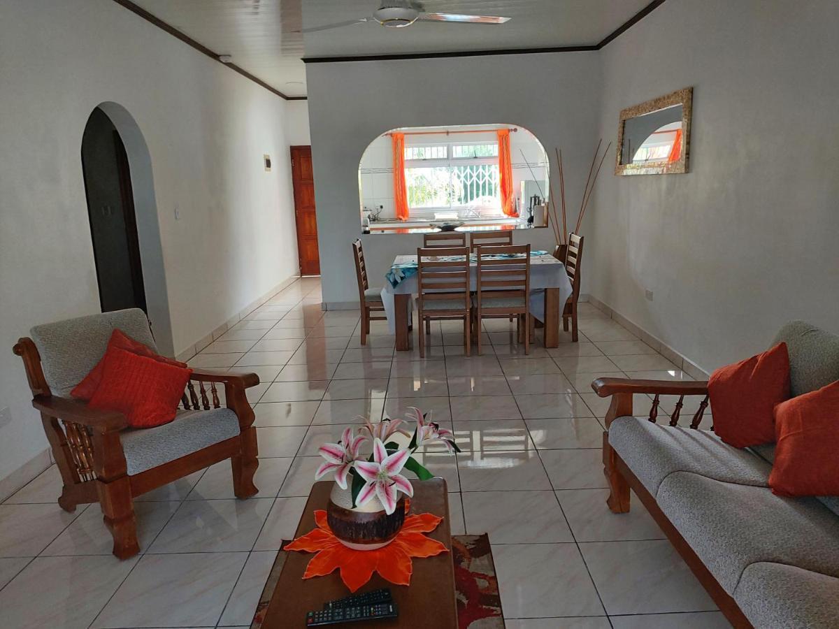 Leo'S Petit Villa Annex Praslin ภายนอก รูปภาพ